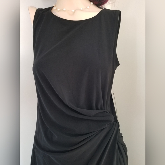 Figure flattering LBD - Picture 5 of 12